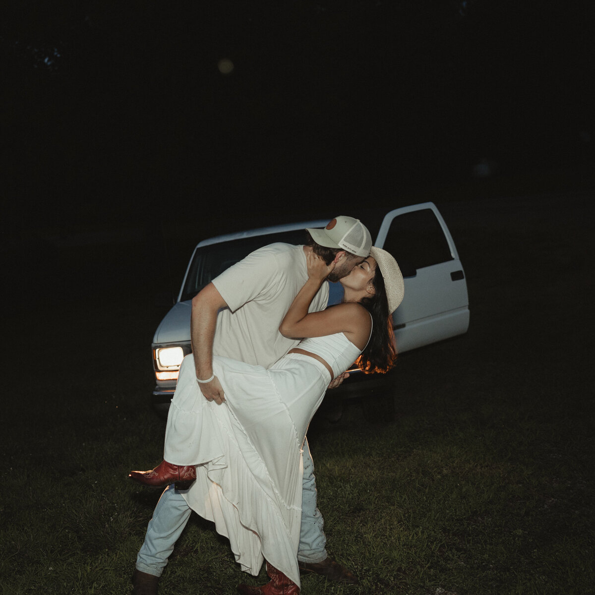 Wildflowercouplessessionwithtruck_emilyarwinephoto-224