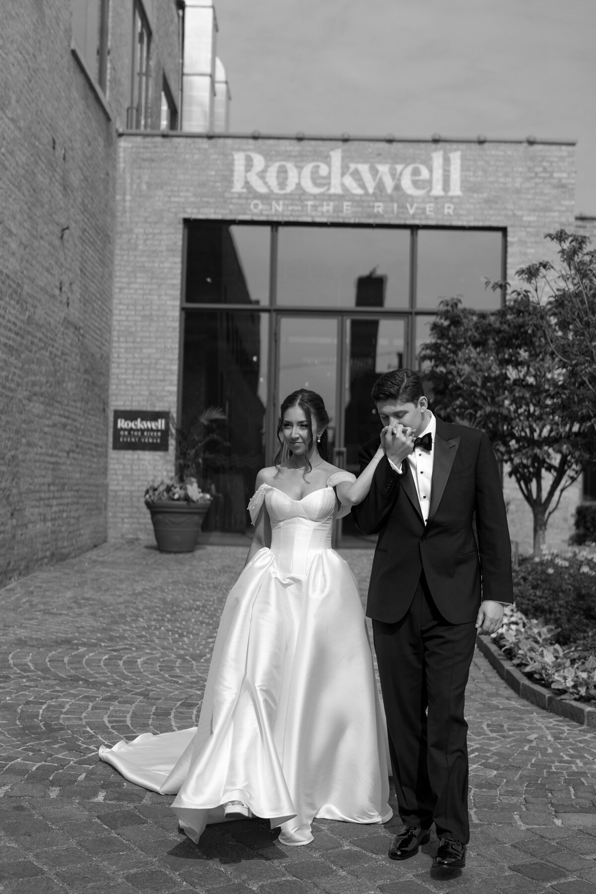 Aspen-Avenue-Berlez-Chicago-Wedding-Photographer-Great-Events-Epic-Events-Rockwell-on-the-River-Entertaining-Company-Jewish-Wedding-Editorial-64