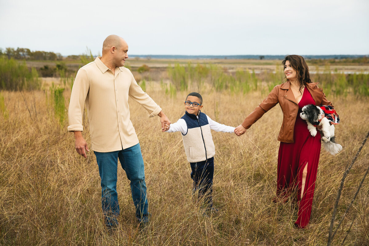 Harker Heights Family Photographer: Offering professional family portrait sessions with creative and natural styles. Book yours today!
