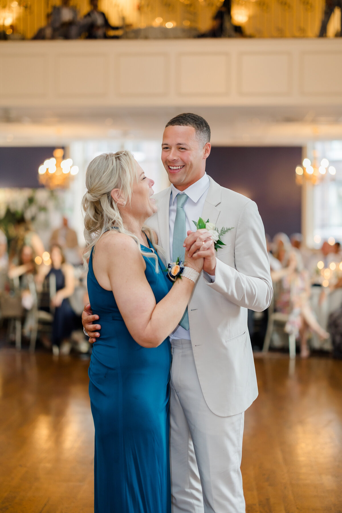 kasia-sickau-photography-wedding-photographer-hannah-and-TJ-the-grand-ballroom-covington-ky-1282