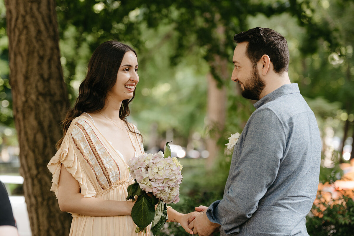 elopement in park by Multnomah county courthouse