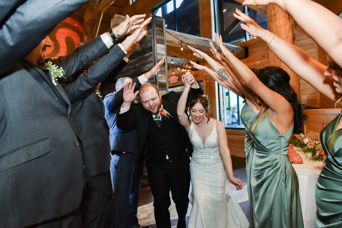 4297-Wedding at The Grands at Mulligans in Sartell Minnesota- Wedding Photographer Nicole Hollenkamp