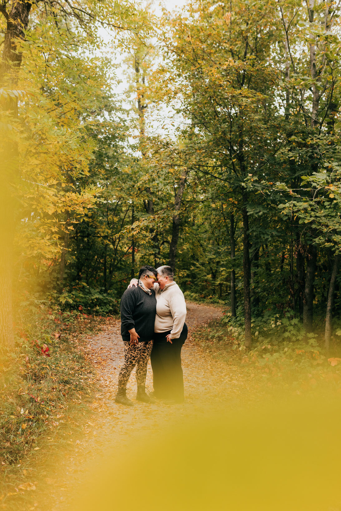 fall-foilage-photography-for-couples