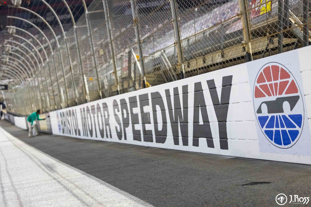 BRISTOL-MOTOR-SPEEDWAY-COMMERCIAL-PAINTING-J.ROSS-18