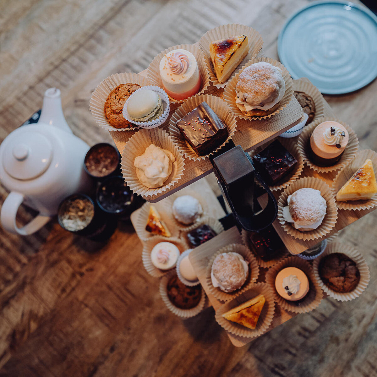 Zoete lekkernijen bij de High Tea van Berg's Bakery