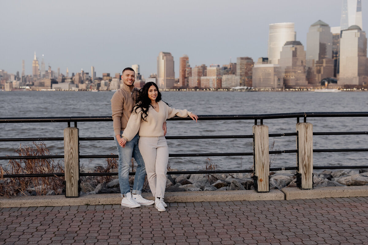 engagement-session-jersey-city-liberty-state-park