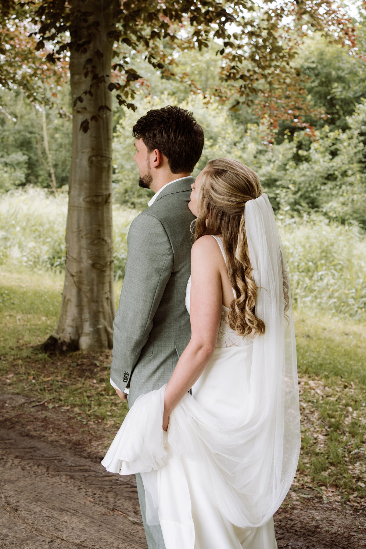 Firstlook tussen de bomen. 