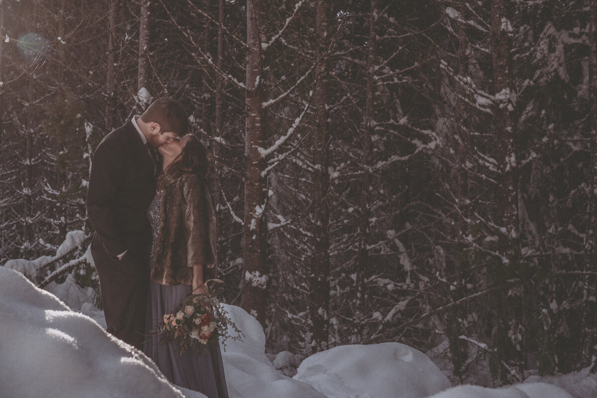 PNW_Elopement_Photographer_Winter Elopement_Tiffanyrudephotography-2024