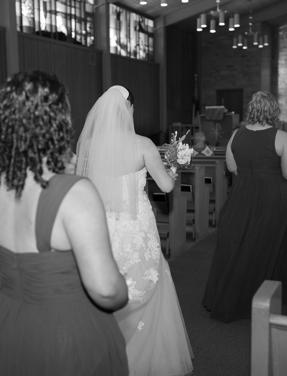 Traditional summer church wedding Rochester MN | Oduma photography -128