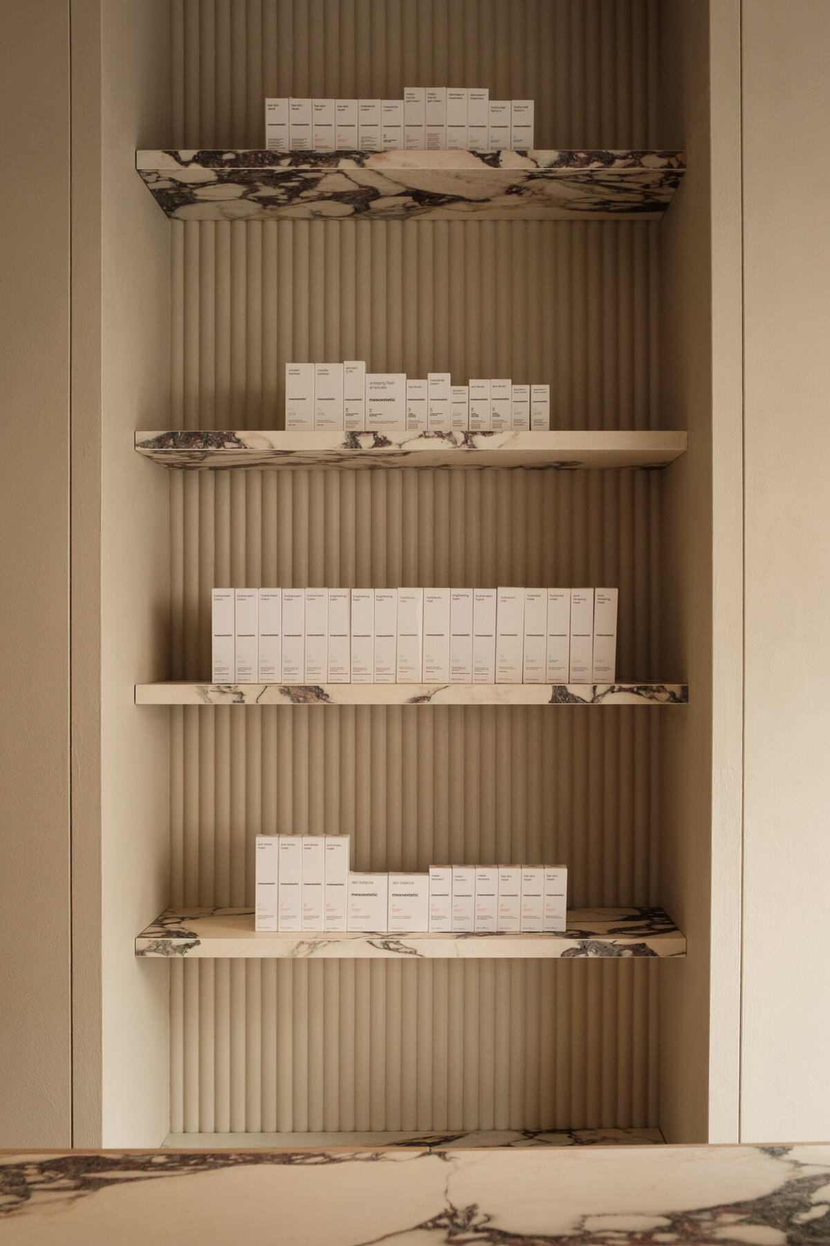 Tom Bremer_Sanne Kurvers Interiors_All Skin Clinic_web-17