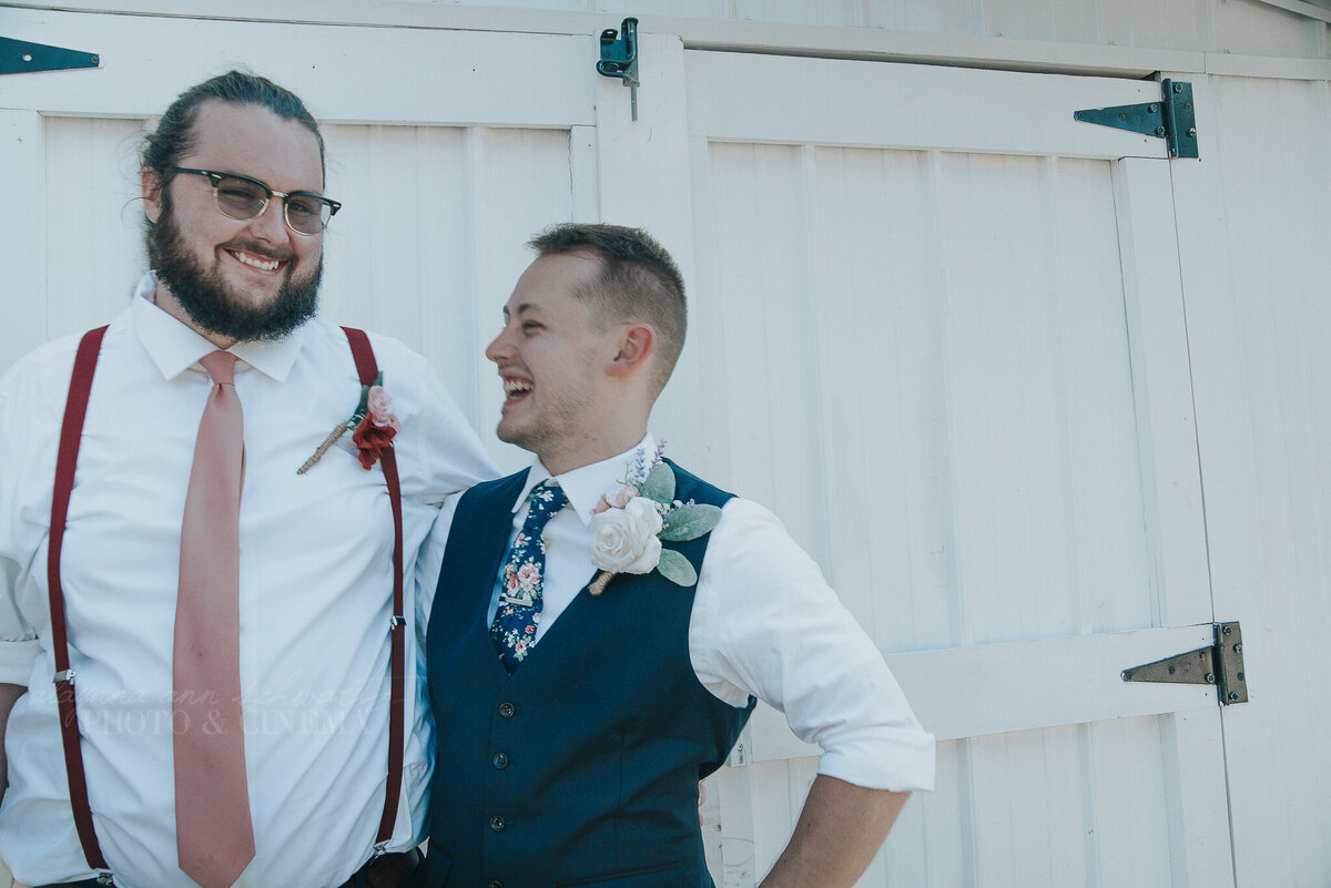 bridal party _ alaynna ann schwartz _ harpors vinyard _ iowa photographer _ playlife photography_0017