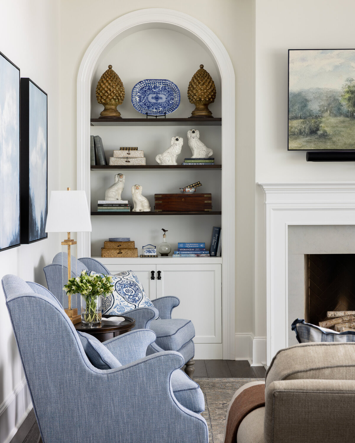 Greek_inspired_living_room_with_custom_built_ins