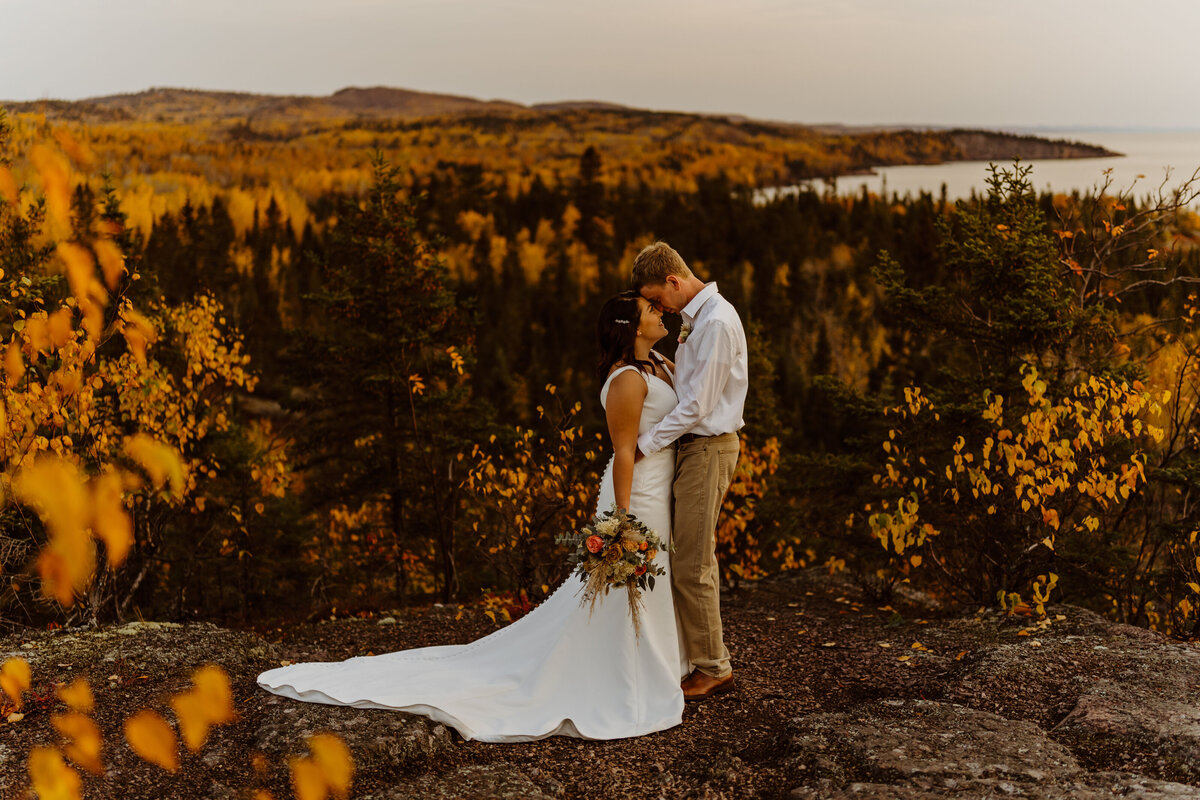 couple on the cliffs of Lake Superior
