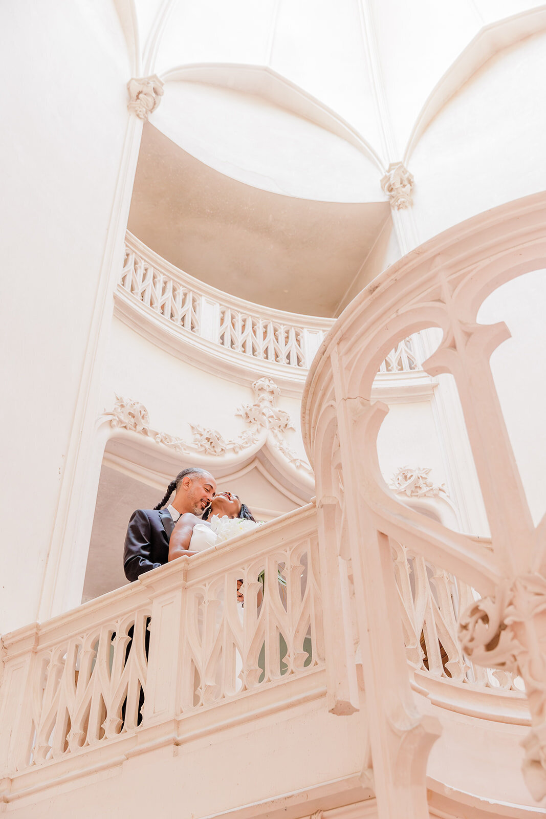 Romantic moment of a couple on a château balcony captured during a Loire Valley elopement