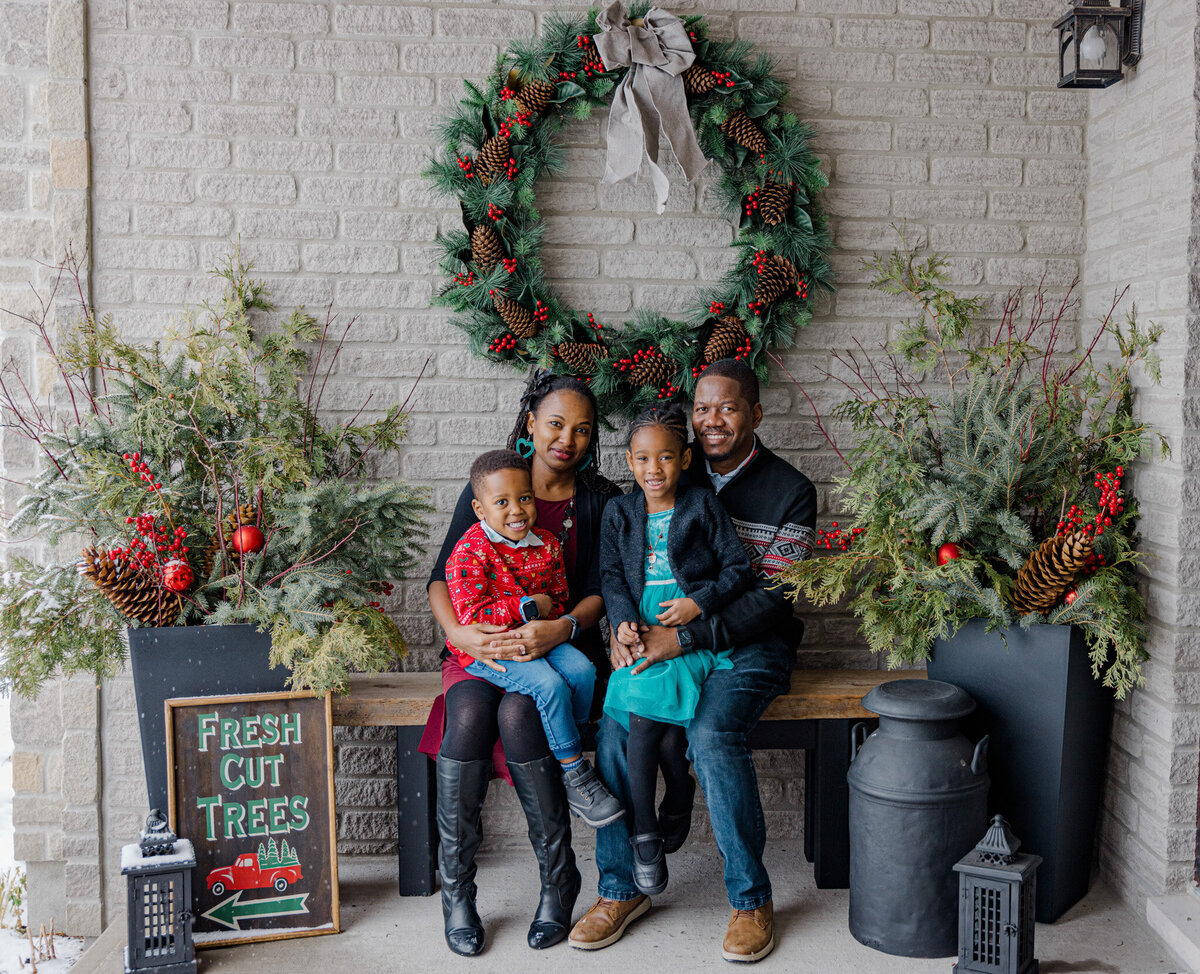 family-mini-session-ontario-ottawa-grey-loft-studio-2024-11