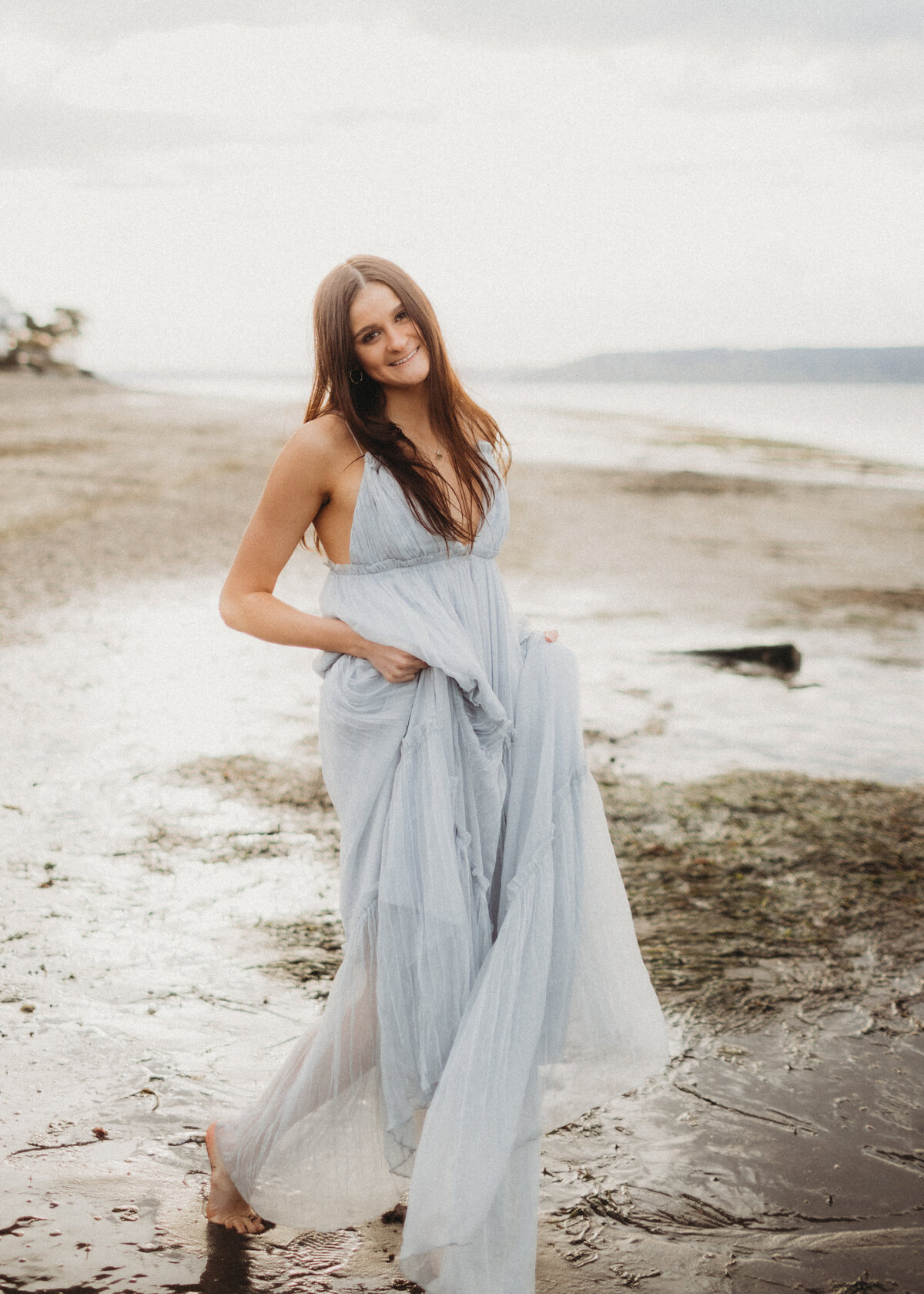 senior-portrait-girl-bluedress-beach