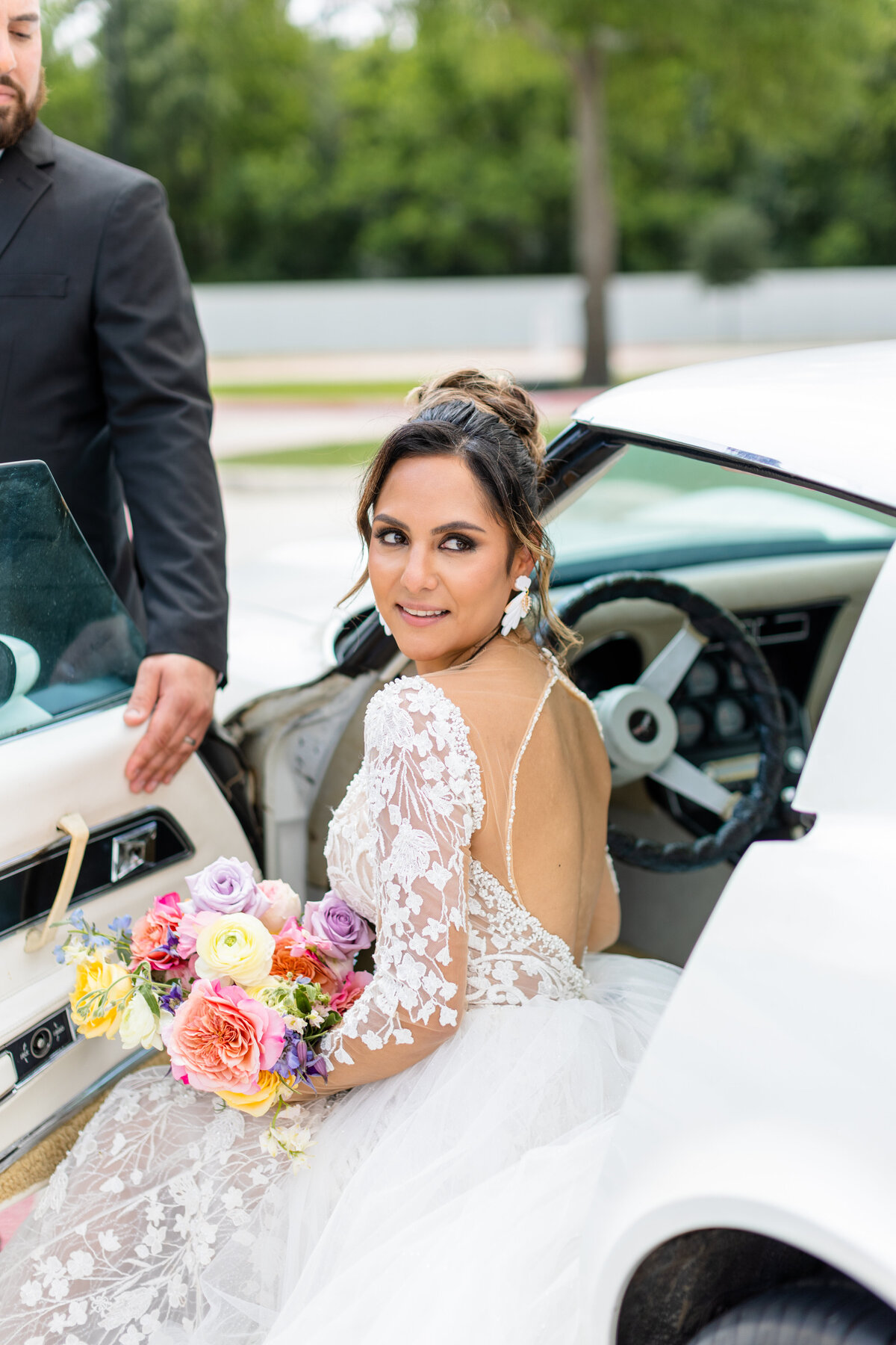 Boxwood-Manor-Wedding-Outdoor-Bright-Florals-7