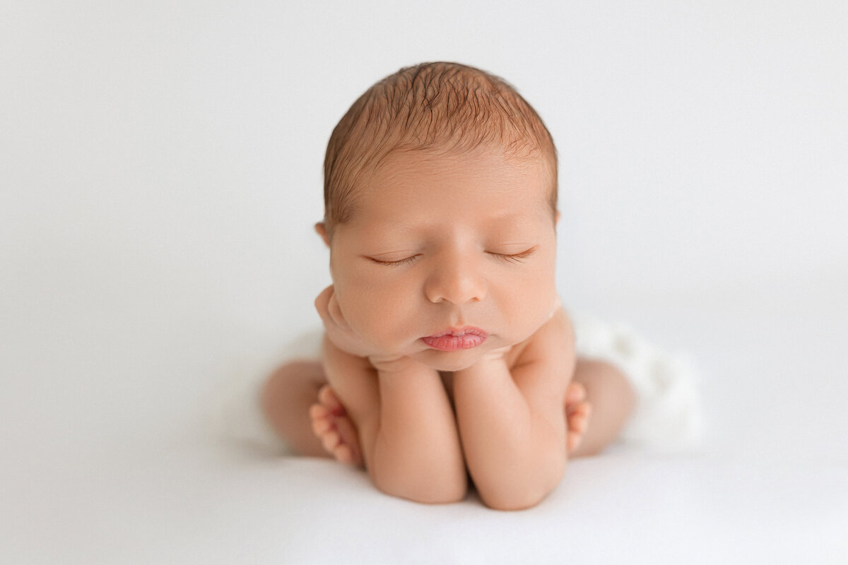 newborn in froggie pose