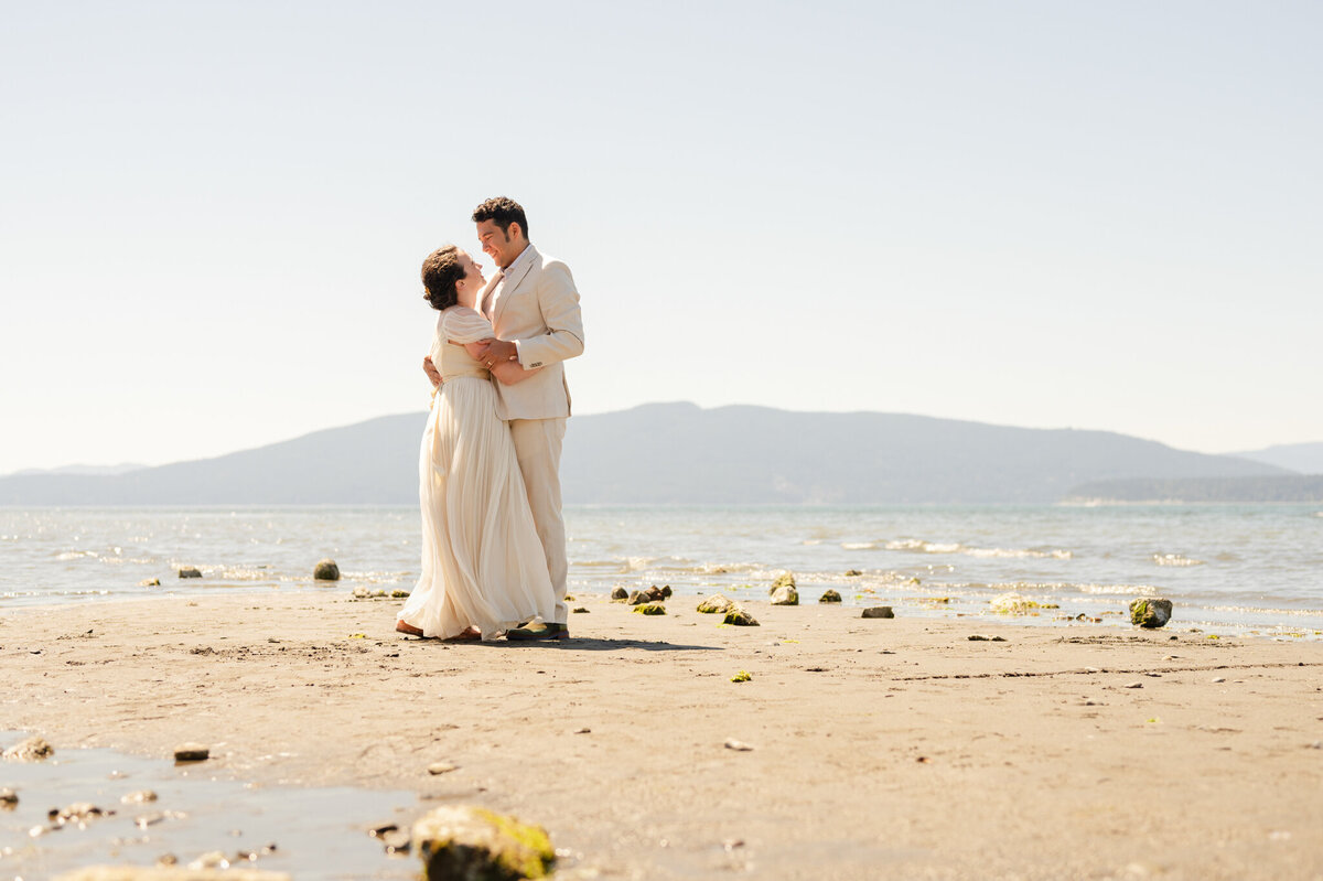 Bellingham-Cruise-Terminal-Wedding_Caylie-Mash-Photography_MK283