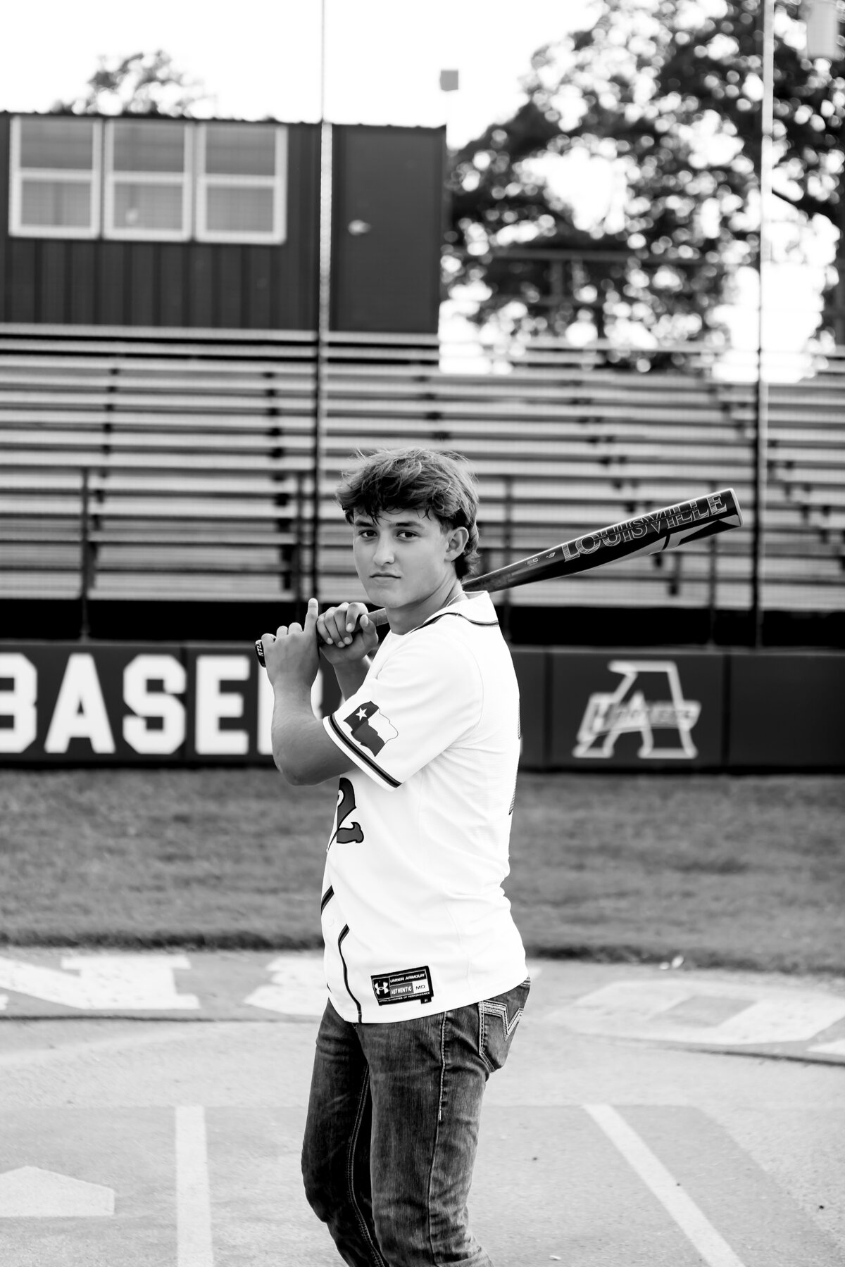 Fort Worth Senior Photographer-1V5A3929-Edit copy bw