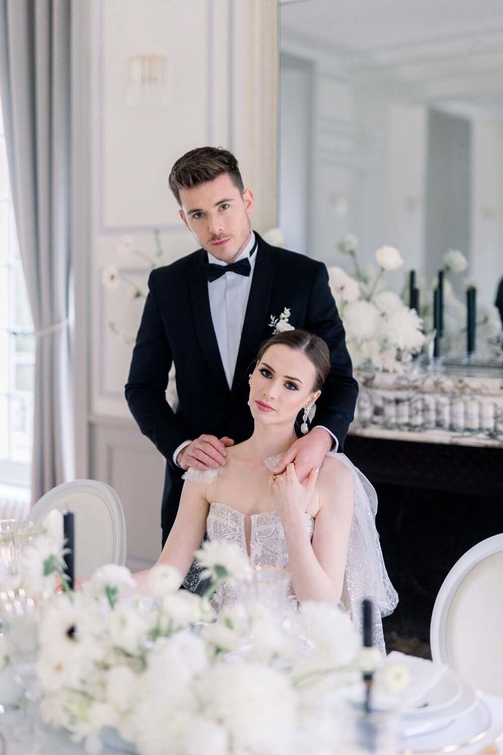 Parisian couture wedding in Black and White at chateau de Bonaventure Paris Veronique Lorre floral designer Aude lucas35