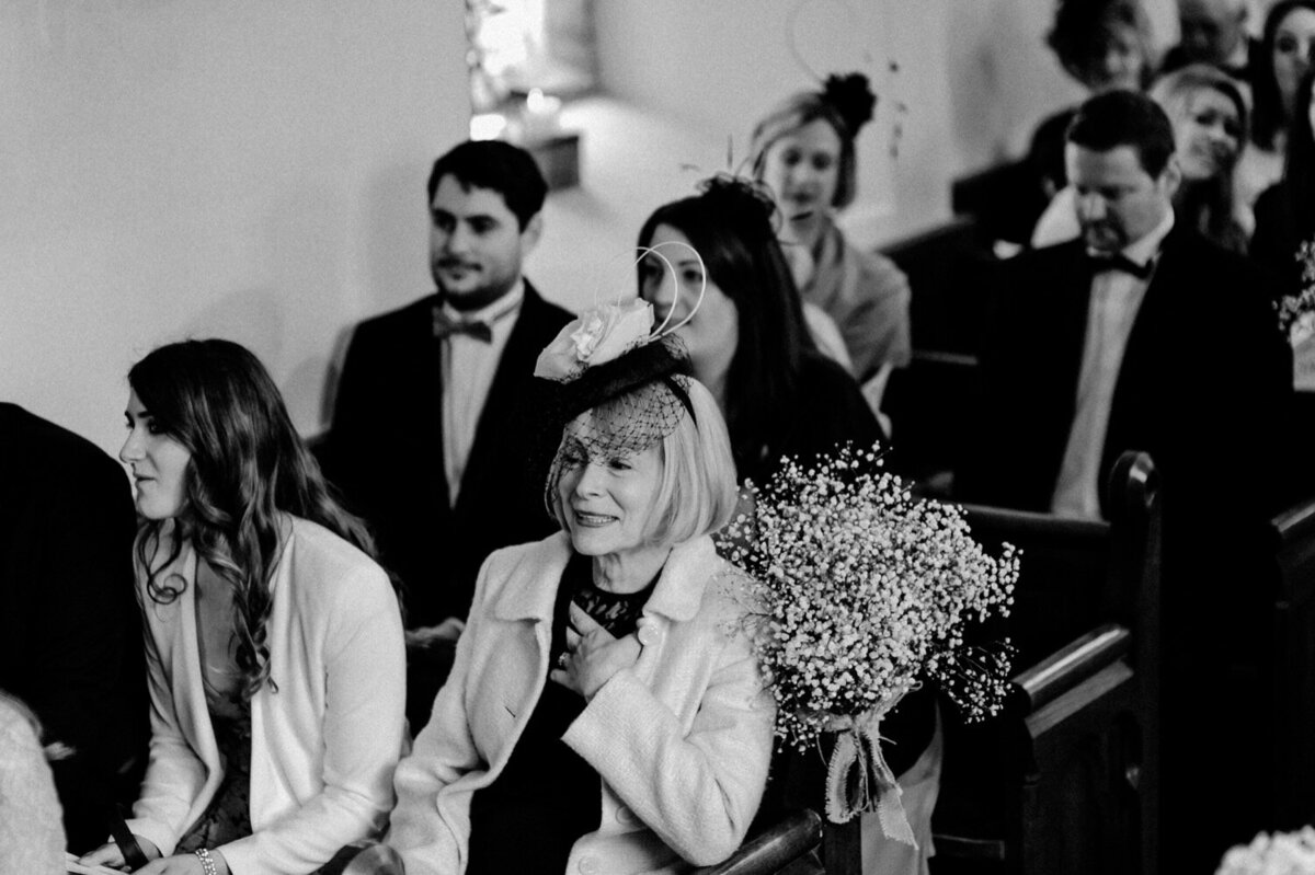 102_London_Luxury_Wedding_Photographer (1 von 1)-27_A luxury wedding photographer for a quintessential British elegant wedding near London. Discover the work of luxury wedding photographer Flora and Grace. 
