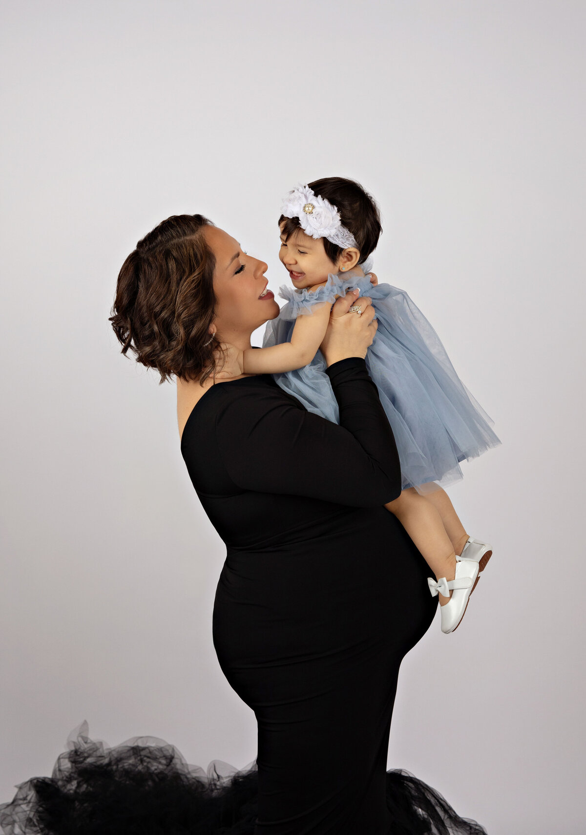 maternitynewfamilynewbabybestphotographertudiofamilybirthdaynewbornboyamilynewborngirlfirstbirthdayportraiturephotographystudioportraitsnewborngirlboyfamilyEvaMaganaPhotographychildphotographer (6 of 21)