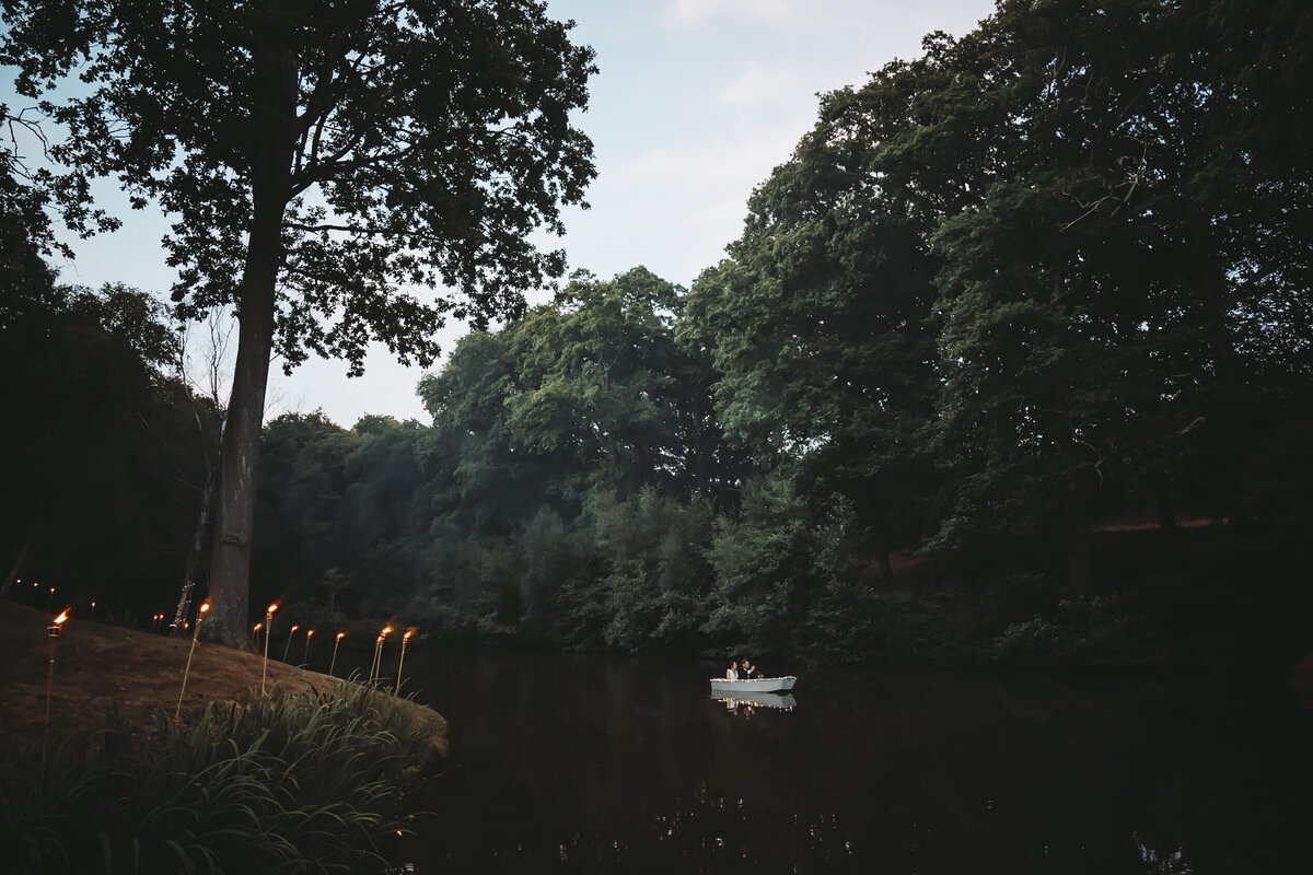 wedding-couple-boating-lake-east-sussex