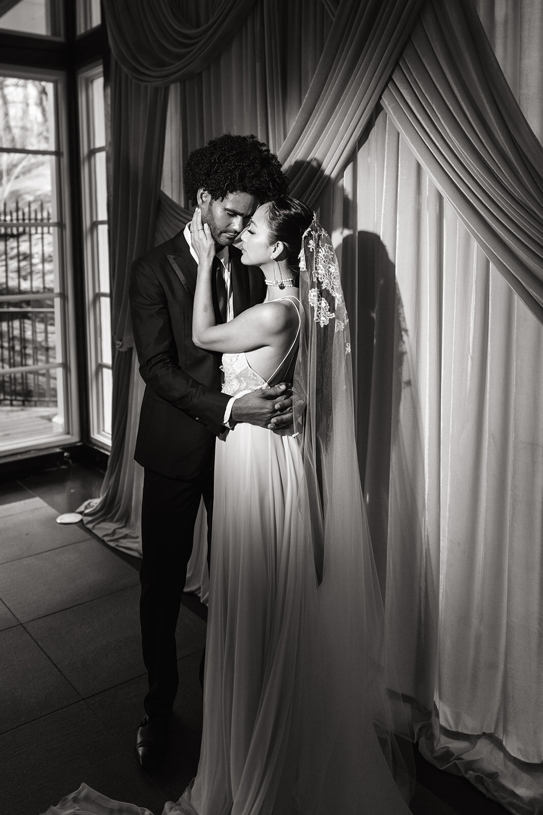 Danielle-Aisling_New_York_City_Central_Park_Boathouse_Wedding-204