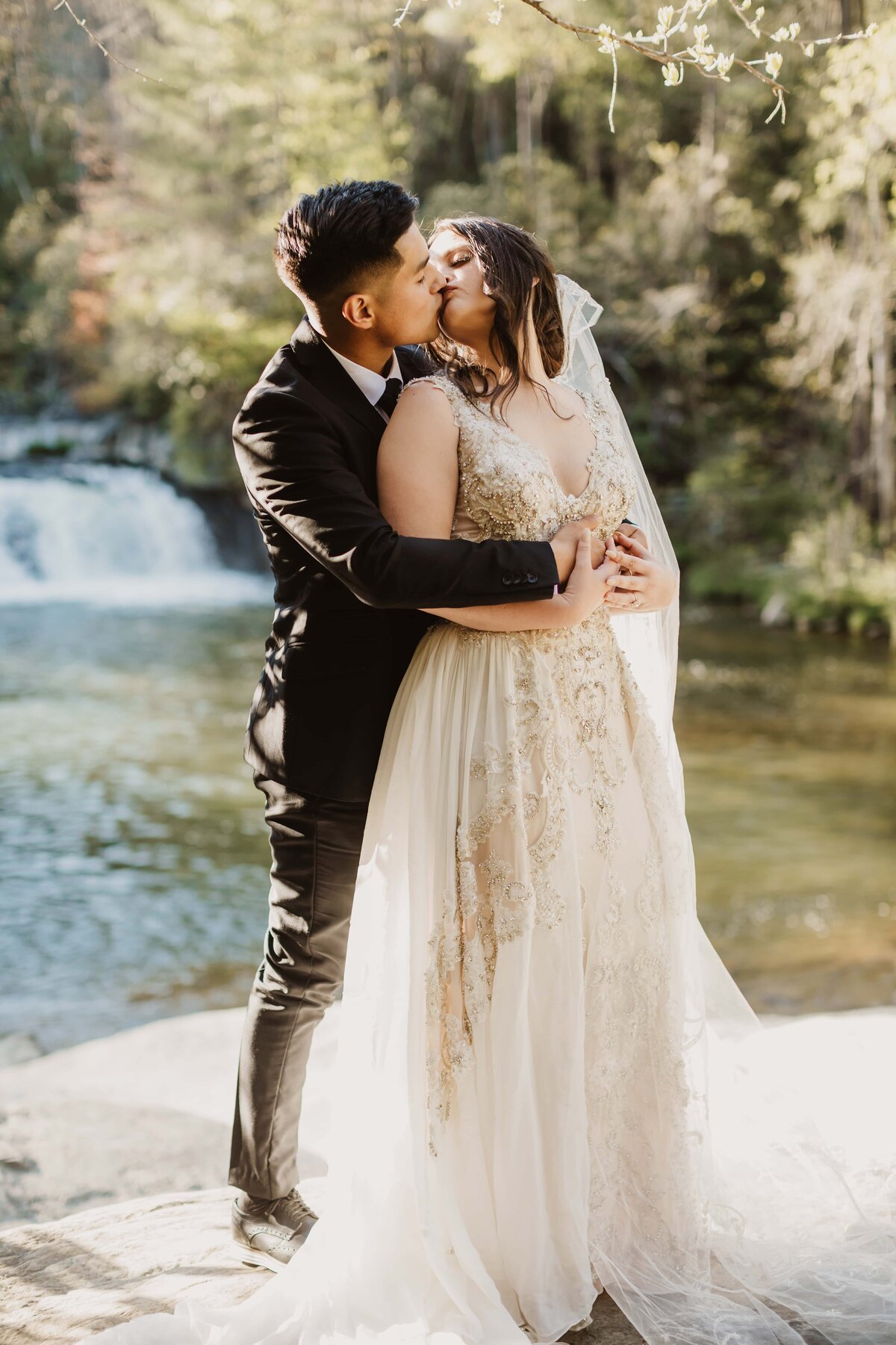 bride-groom-linville-falls