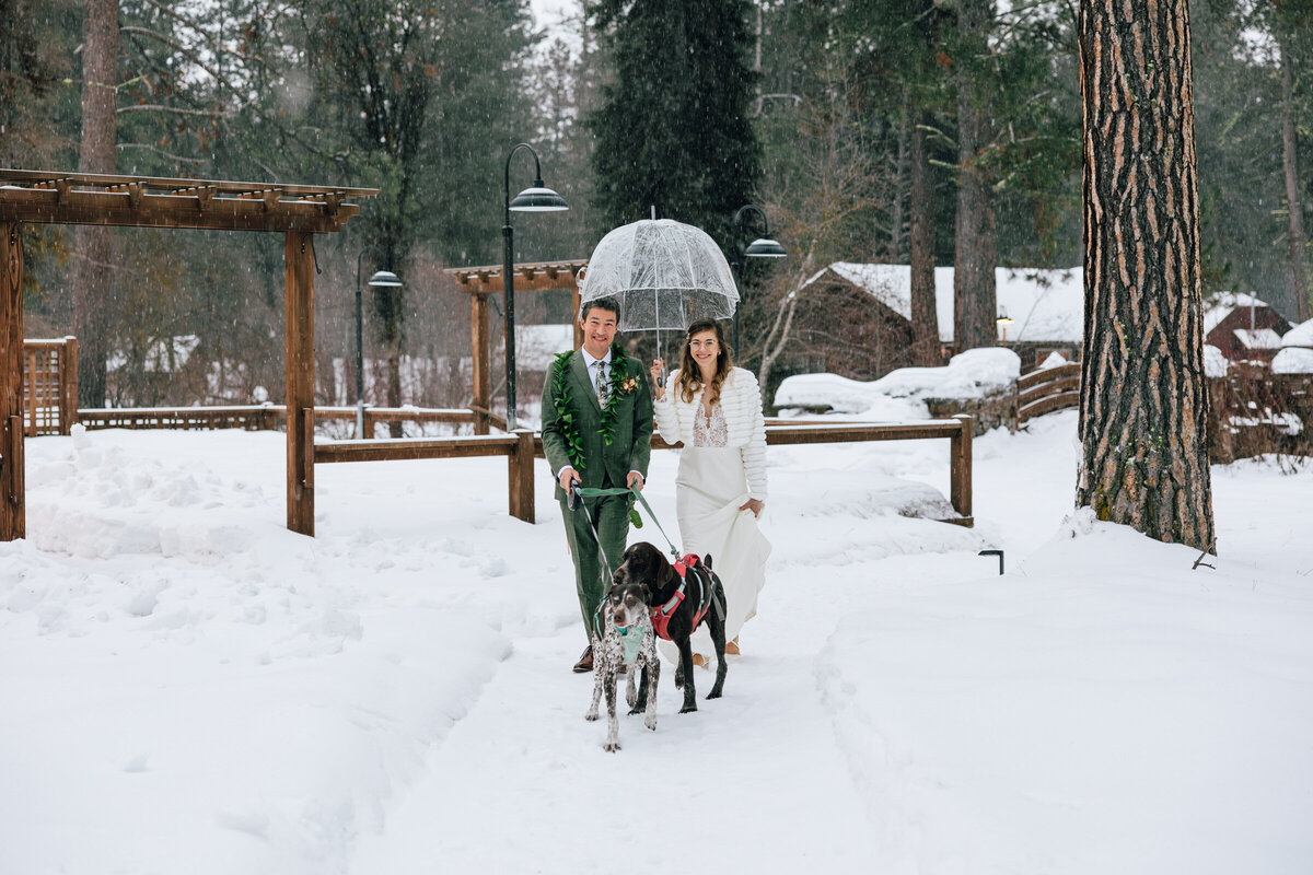 Lake-Creek-Lodge-Oregon-winter-wedding-10