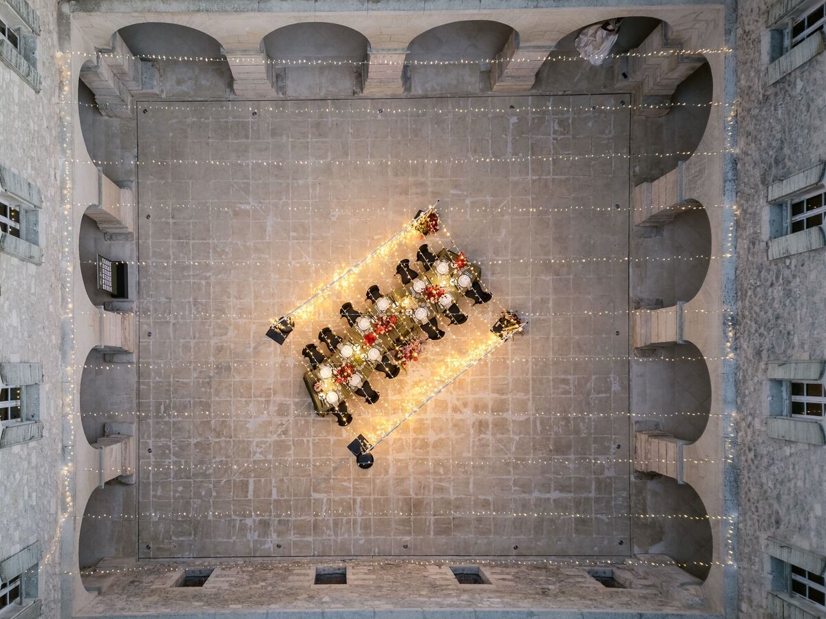 Intimate-wedding-table-with-overhead-string-lights-2