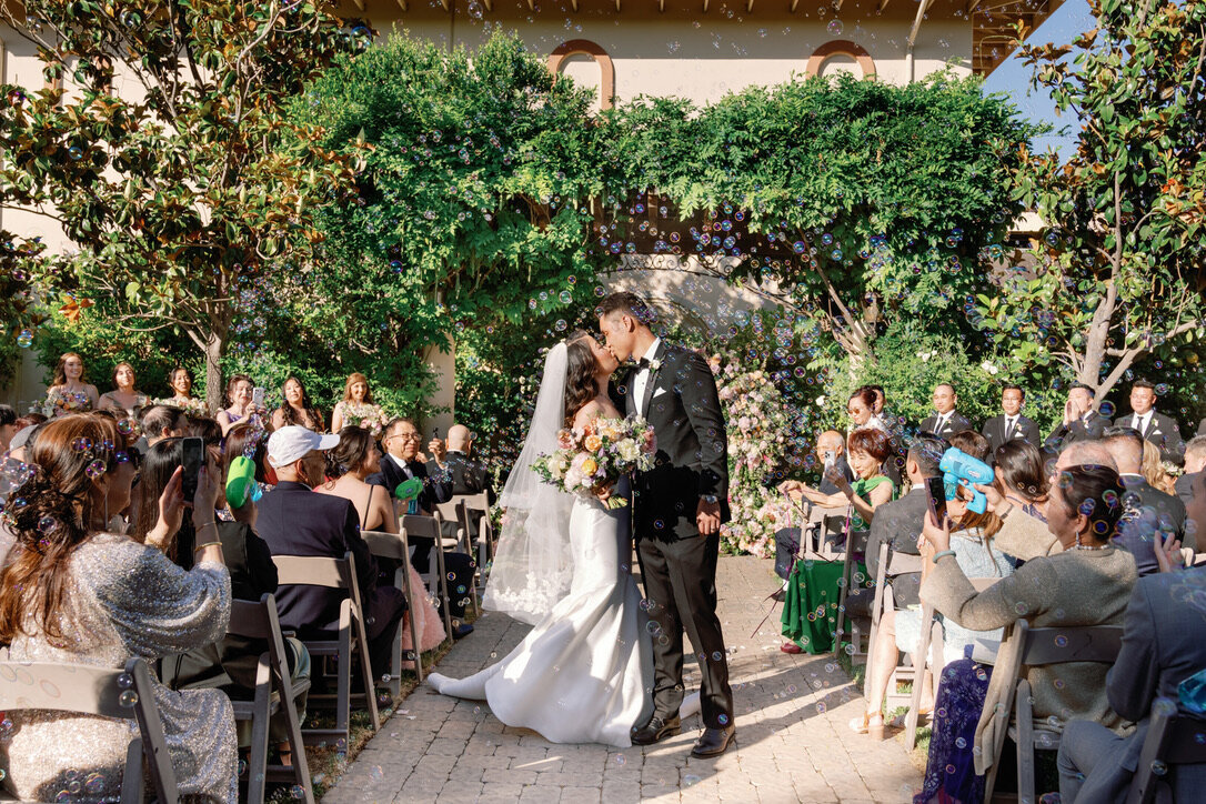 bubble exist, spring wedding, pastel flowers