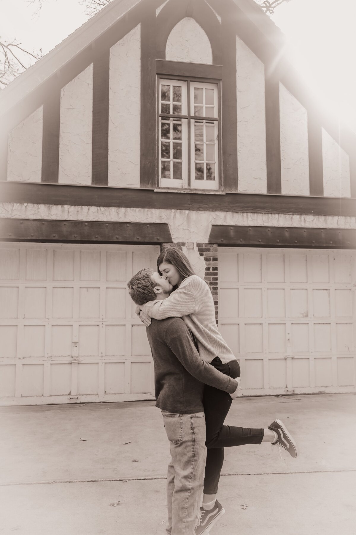 Sarah & Damian Engagement Photo - DVX10159 B&W