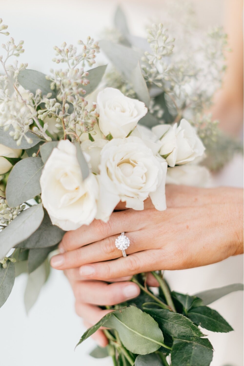 198_engagement-ring_all-white-wedding
