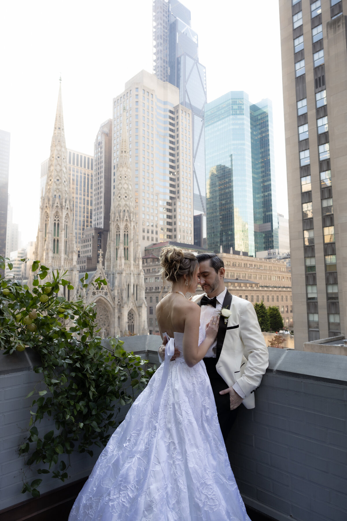 terrace-nyc-wedding-elegant-couple-123