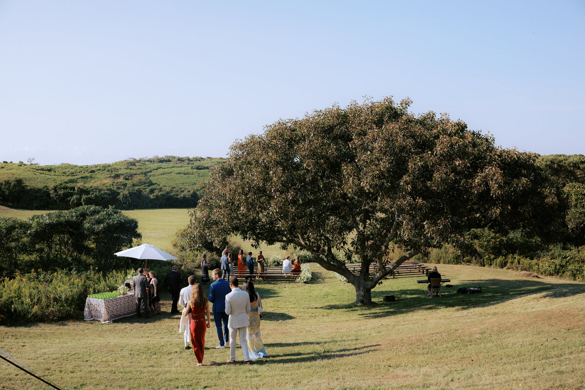 Marthas-vineyard-wedding-planner-kg-events-design-luxury-destination-weddings-private-events-corporate-events-aquinnah-ma-event-designer-outermost-inn-outdoor-tented-wedding-reception-black-frame-tent-43