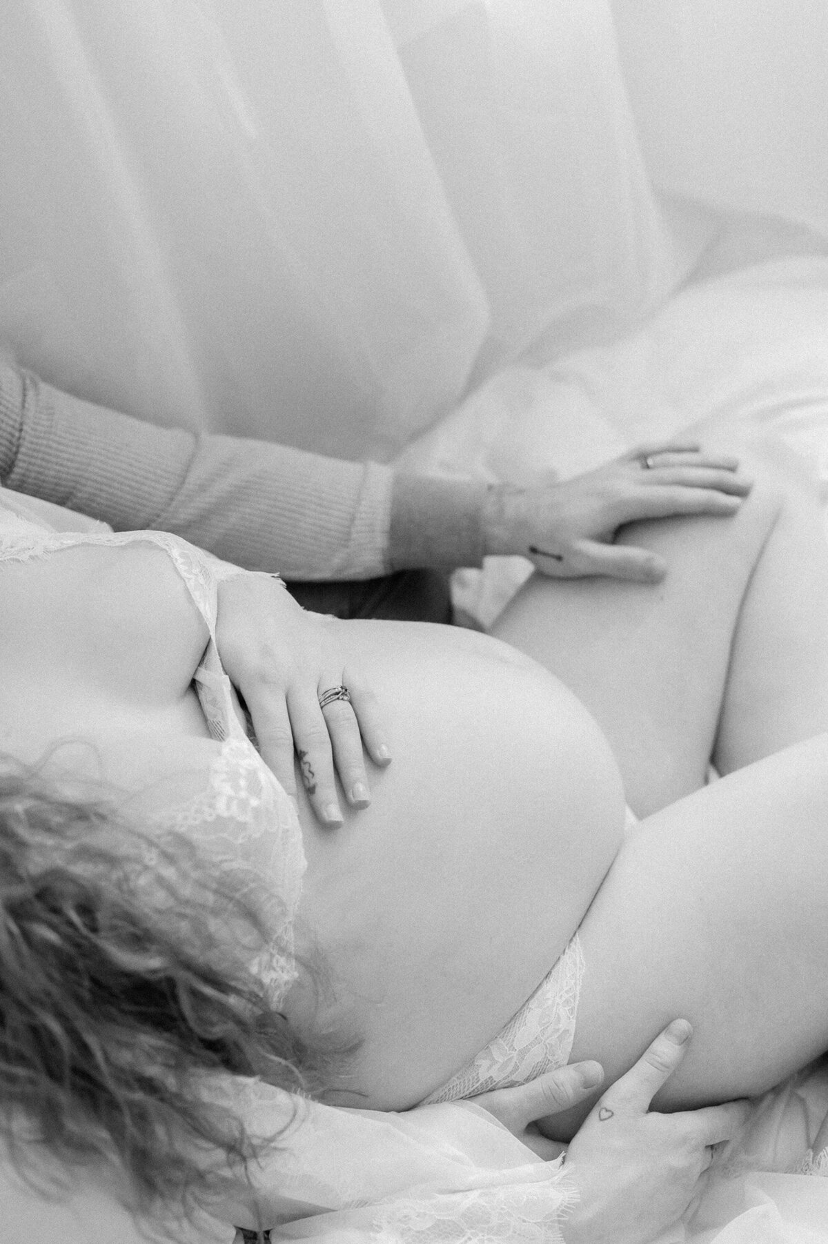 intimate-maternity-boudoir-session-30