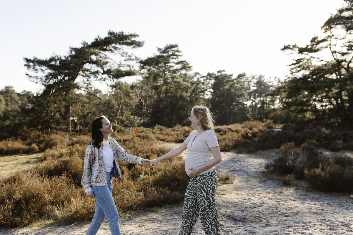 WEB - Merel en Iris Zwangerschapsshoot Soesterduinen | Samantha Bosdijk Photography-30