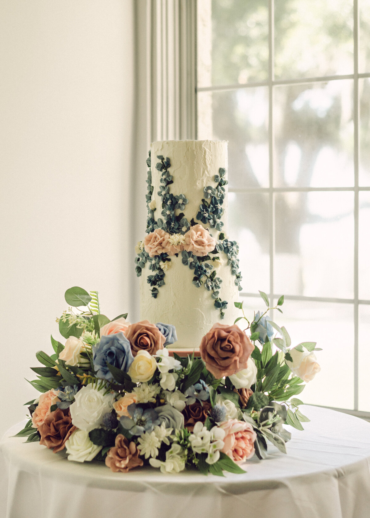 Wedding cake details with natural light
