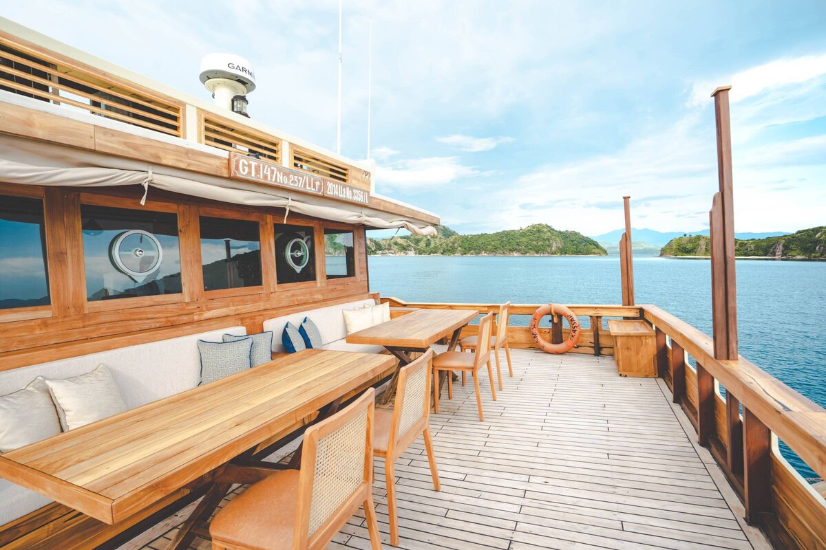 Luxury Yacht Charter Indonesia MISCHIEF-7