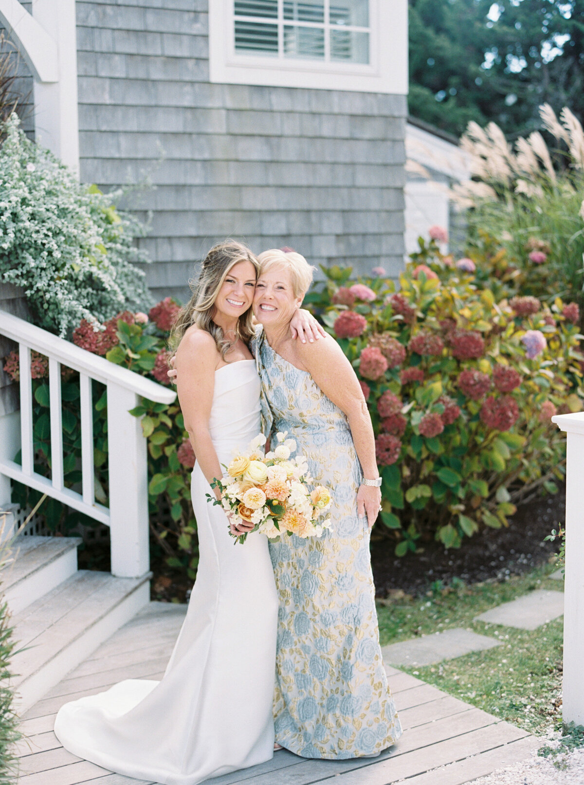 Emily March Photography Wilmington, North Carolina and Destination Wedding Engagement Photographer Heirloom Photography for Memorable Gatherings Light Airy Sentimental Imagery Images Weddings_Castle Hill Inn Wedding - 015