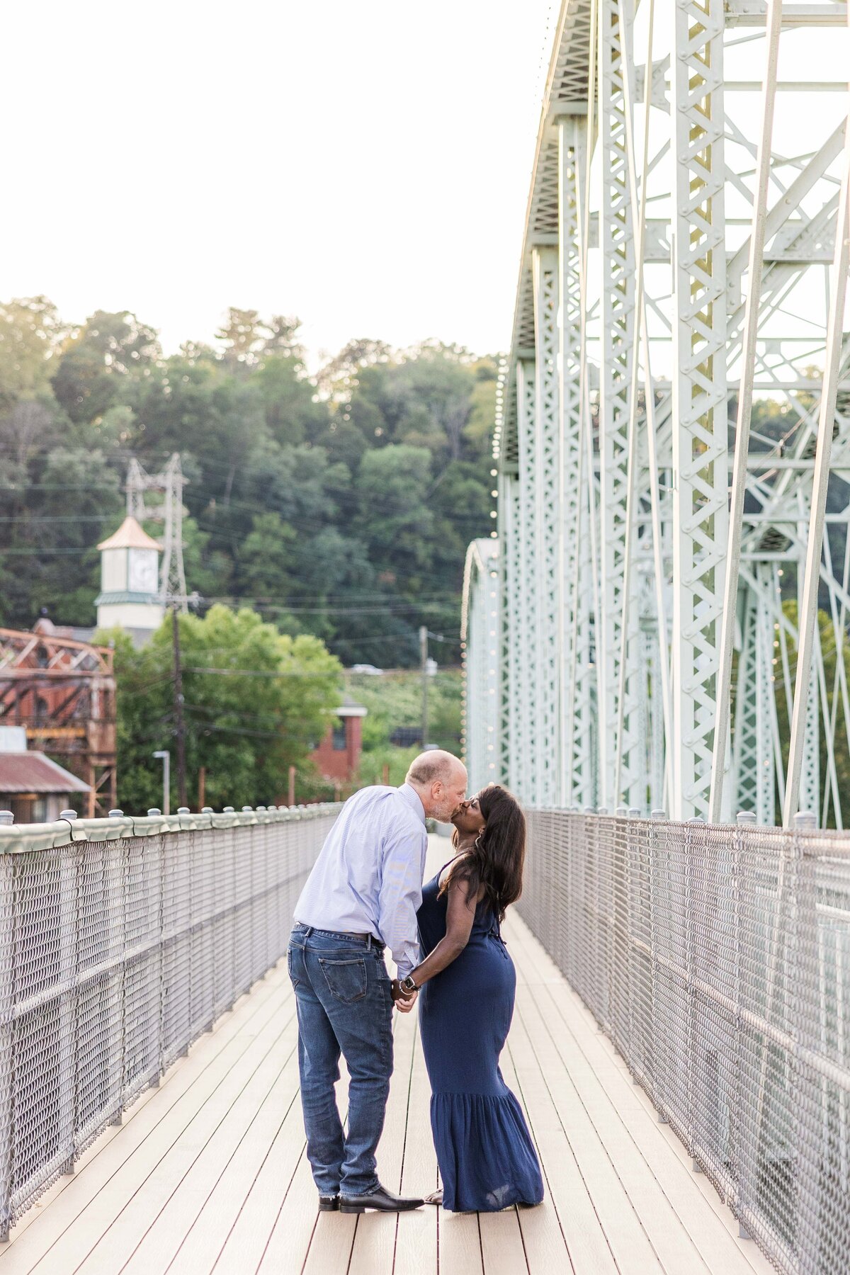 destination-family-photography-Philadelphia-family-on-bridge-parents