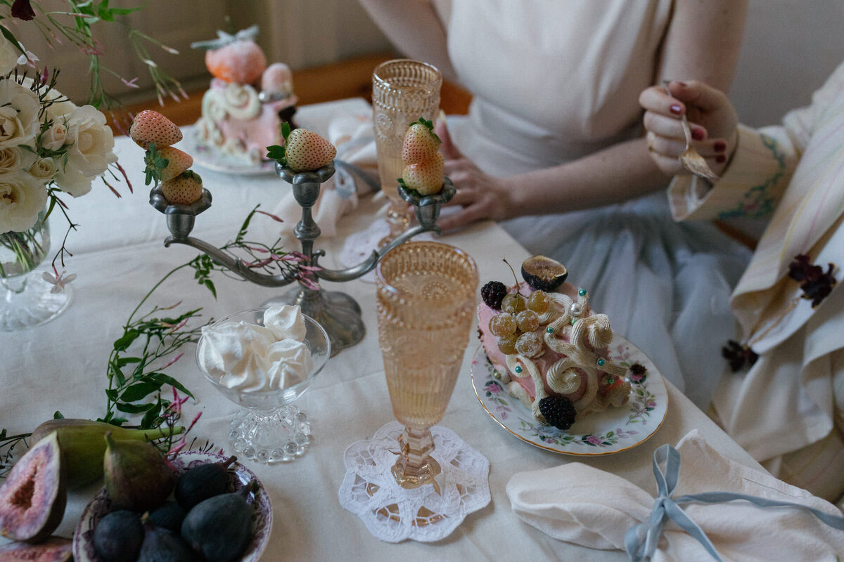 gothic inspired elopement editorial tablescape two brides with pearlbitez cake and strawberry sculpture