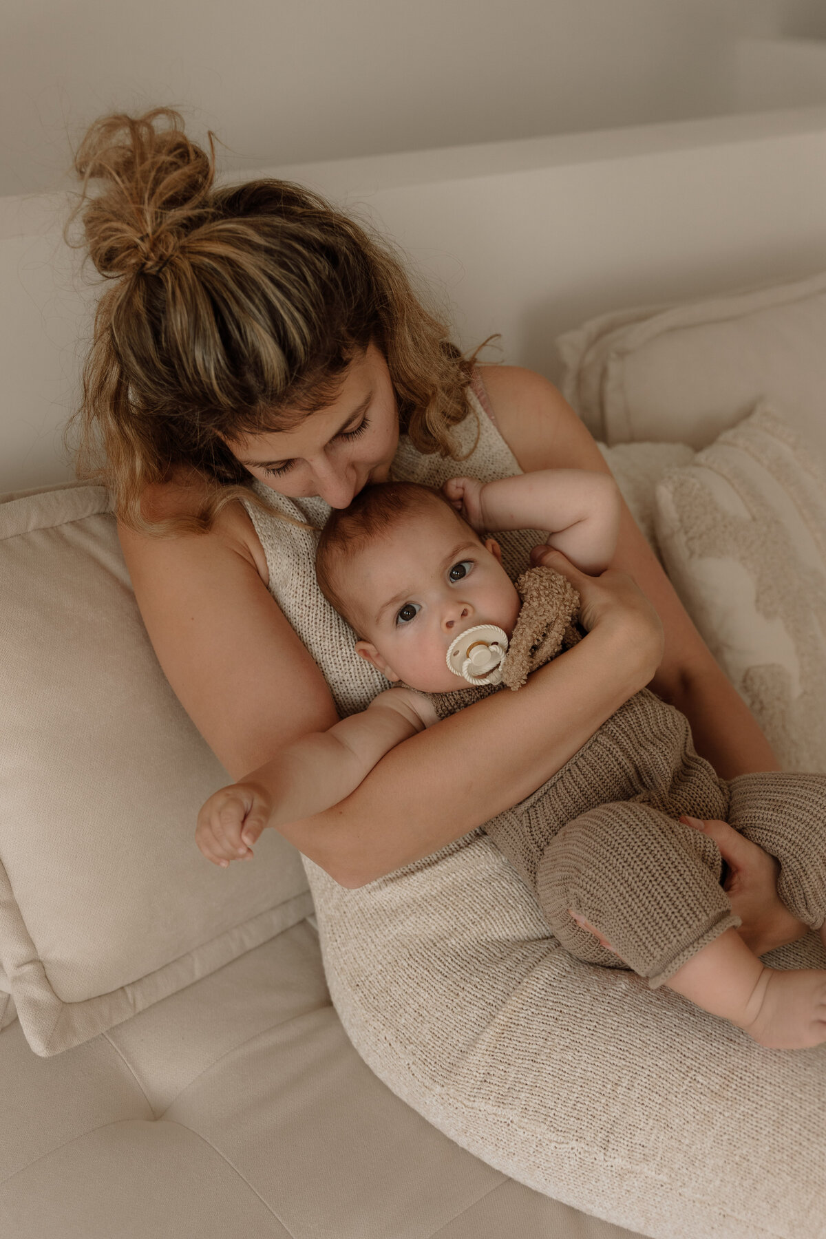 newborn fotograaf - zwangerschapsfotografie - videograaf - Sint-Niklaas - Pictures by Jess - mama en baby shoot