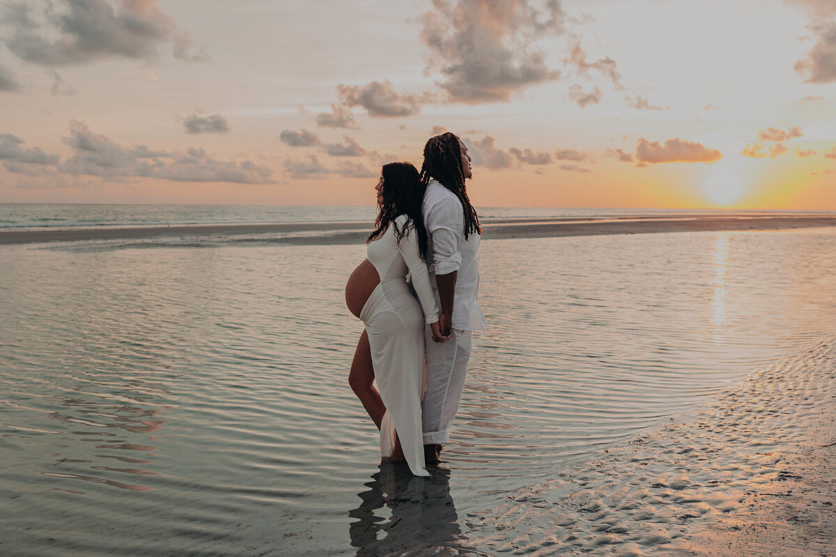 Siesta key family maternity session | sunset maternity photos | beach maternity photos | sarasota maternity photos