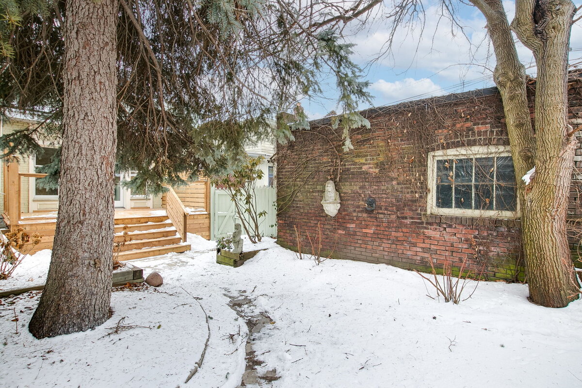 72-web-or-mls-74_003_Backyard