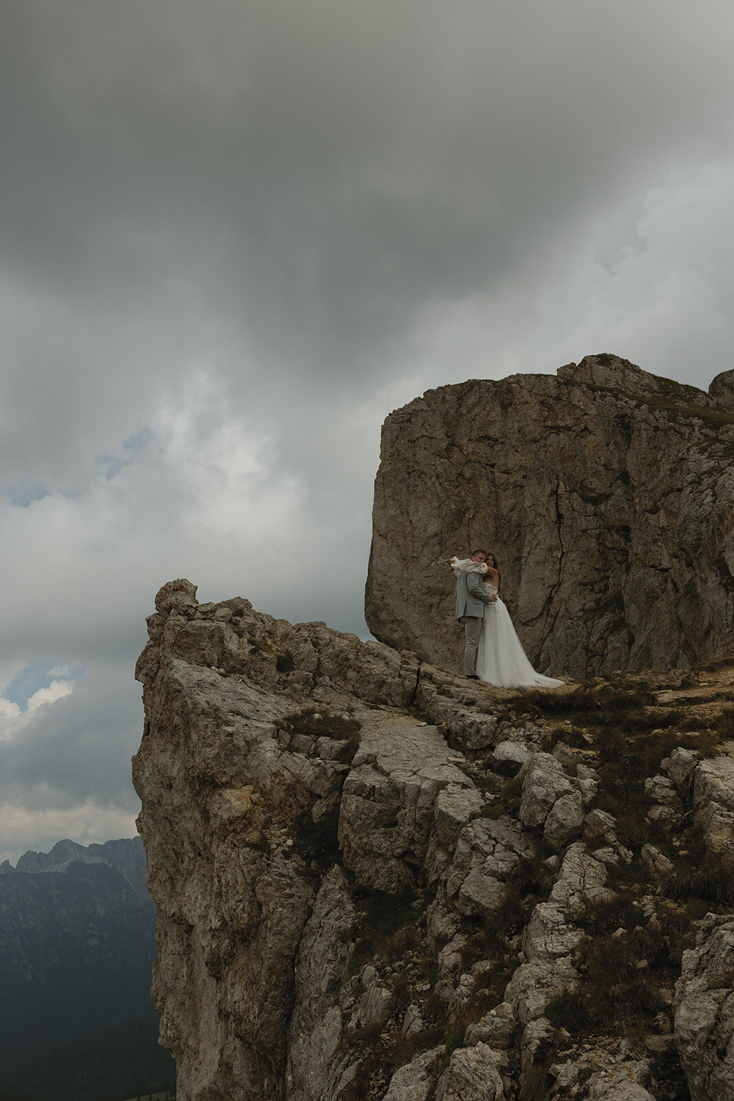 destination-wedding-elopement-photographer-italy-dolomites-seceda-documentary-tanya-davids-photo-film-109