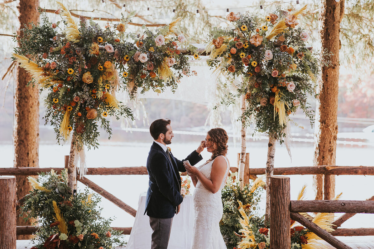 cedar-lakes-rustic-wedding-couple-4