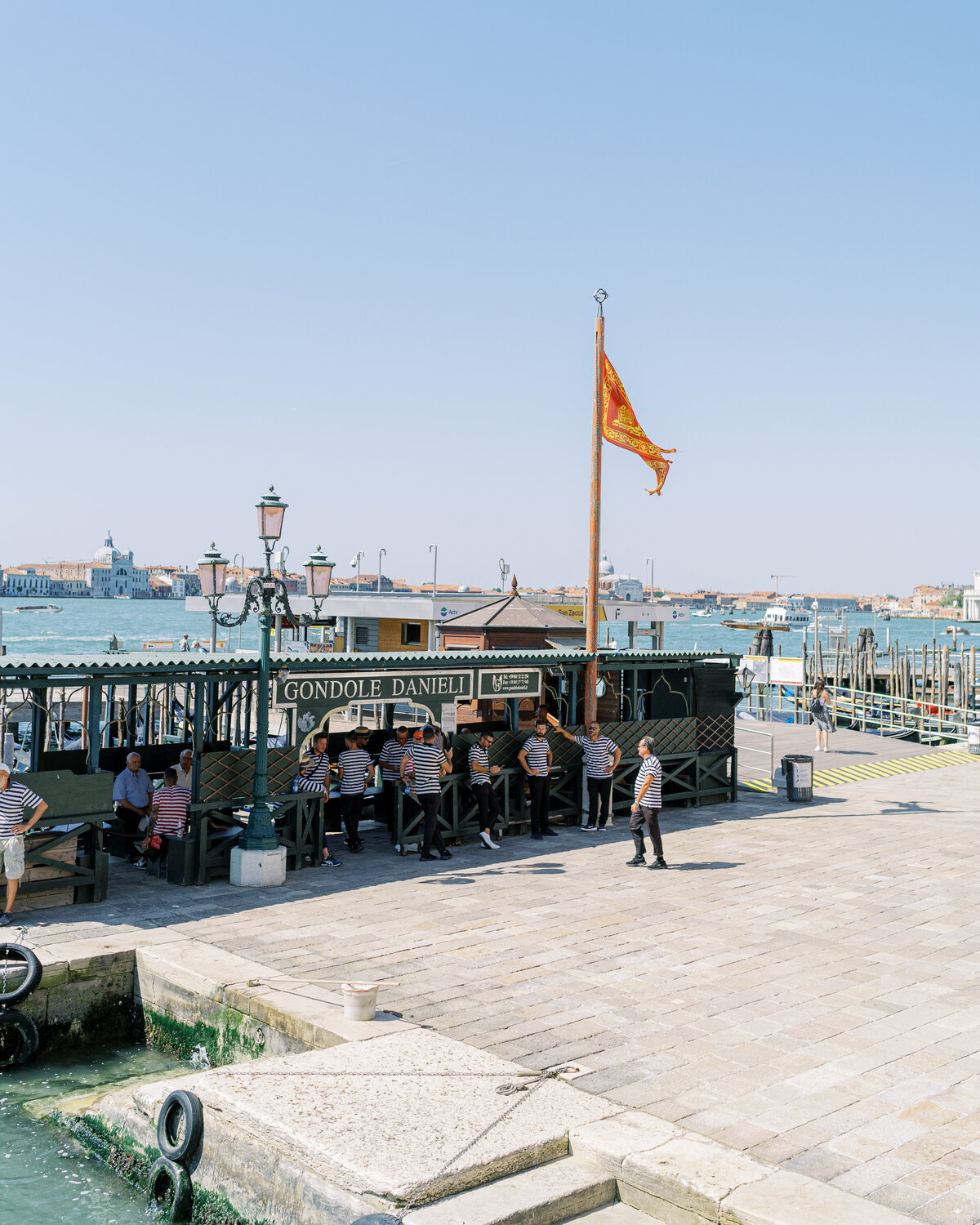 Destination wedding gondola in Venice, for Italy destination wedding